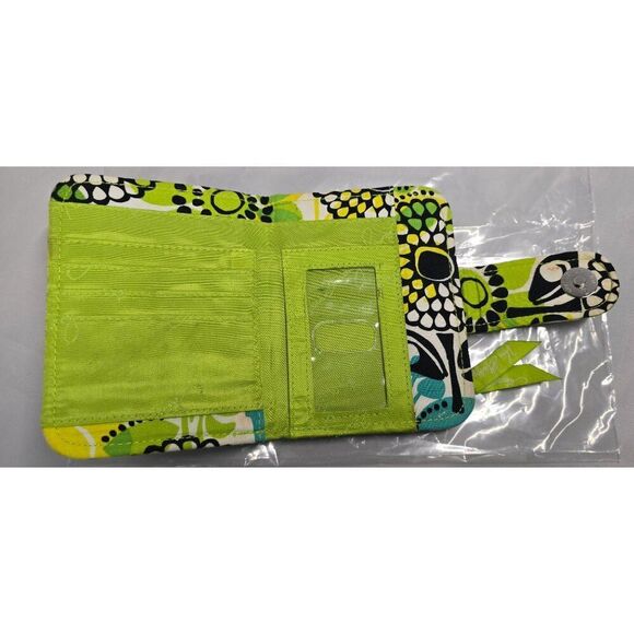 Vera Bradley Womens Floral Quilted Wallet With Snap Closure & Zipper Pocket - Picture 2 of 4